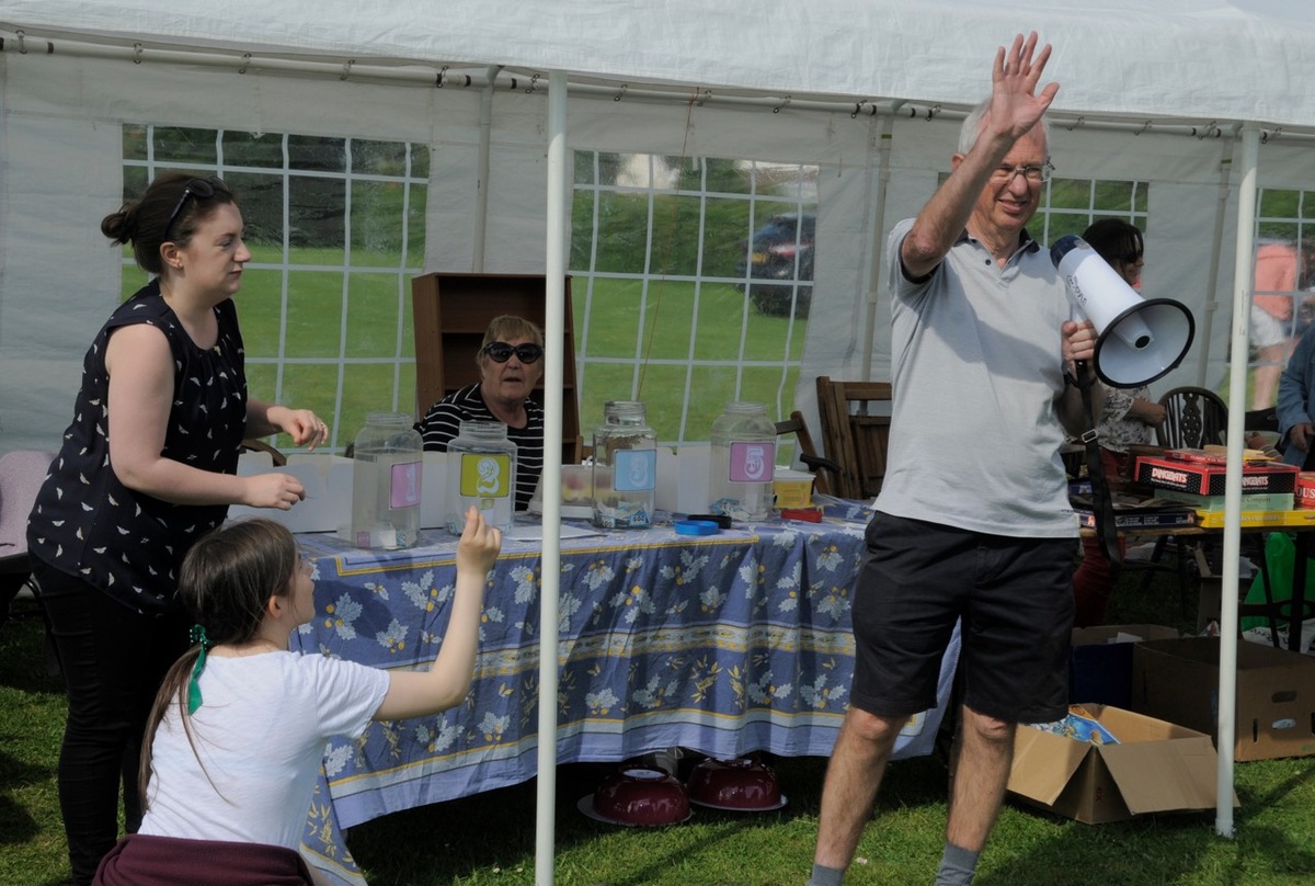 Fete 2017 Cake Raffle being drawn